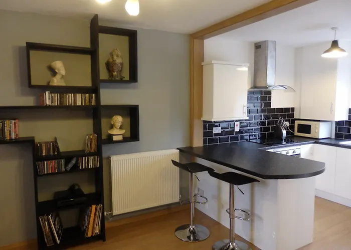 40 Salisbury Court Apartment
